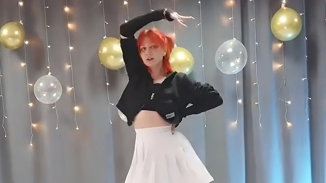 俄罗斯姑娘才艺表演24.01.21_小红帽00