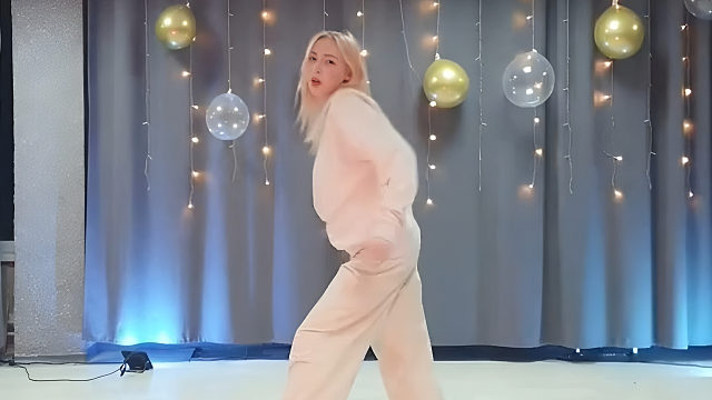 俄罗斯姑娘才艺表演24.01.21_秀儿(拉达)00