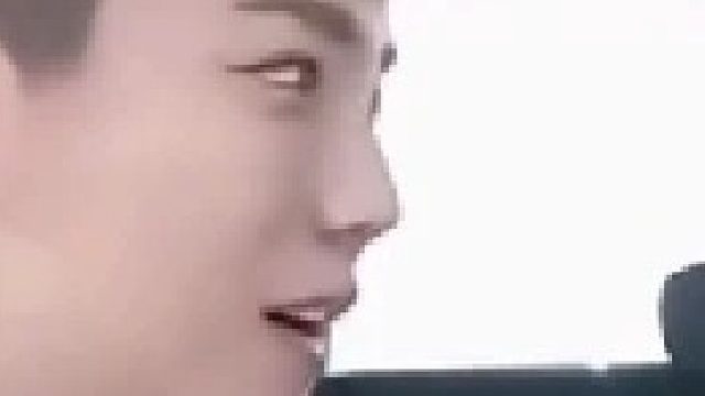 鹿晗：。你这个眼神怎么看起来更像了