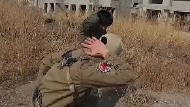 敌人： 我去打偏了，他没滚过来！