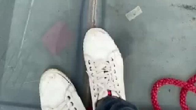 我这一生如履薄冰 你们说我能走到对岸吗？