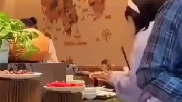 一个打习惯了，一个挨打习惯了！