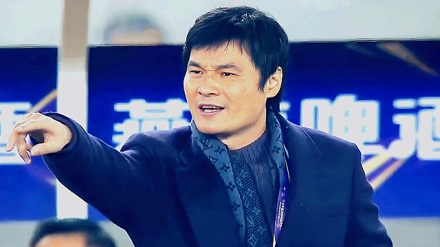 逃掉红牌？顾操名场面：凶狠飞铲吃黄牌，李毅大帝看怒了！