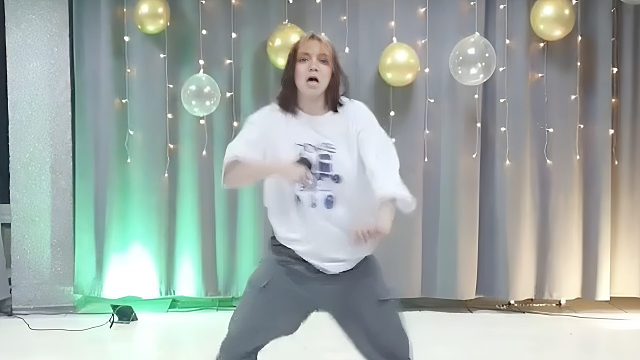 俄罗斯姑娘才艺表演24.01.23_小逗比(安娜)