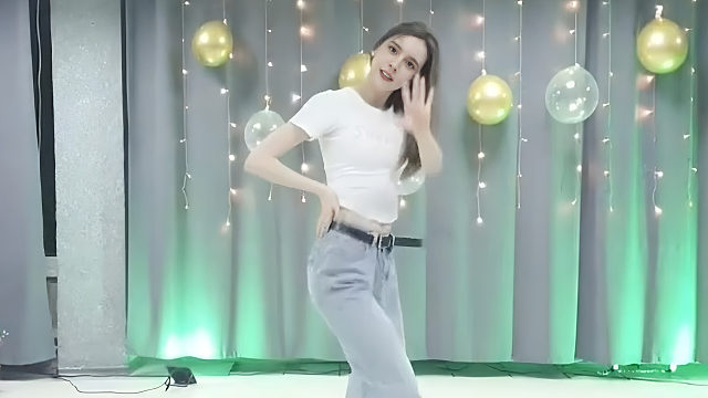 俄罗斯姑娘才艺表演24.01.23_蓝BUFF(欧丽西亚)02