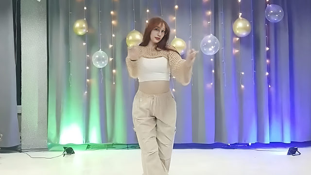 俄罗斯姑娘才艺表演24.01.23_静儿(拉达)00