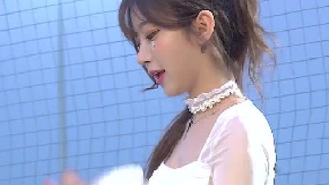 重温朱恩的经典Rollin表演 感受活力舞姿