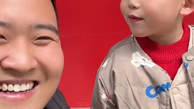原计划今年送你步入校园，却因支气管肺炎临时治疗 你乖巧省钱路边见了瓶子都要捡来给爷爷换钱，这么暖心