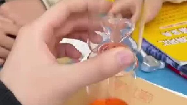 听说这是一个“真爱检测仪”，只有遇到对的人才能发生反应