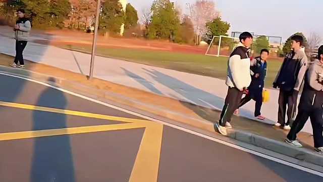 那时候坐在最后一排的同学回来了