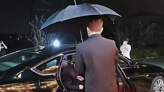 老板给童送了张藏宝图，童锦程的反应太绝了，情绪价值拉满了