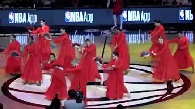 主场，很唯美的一段中国风舞蹈秀，观赏性还是很不错的