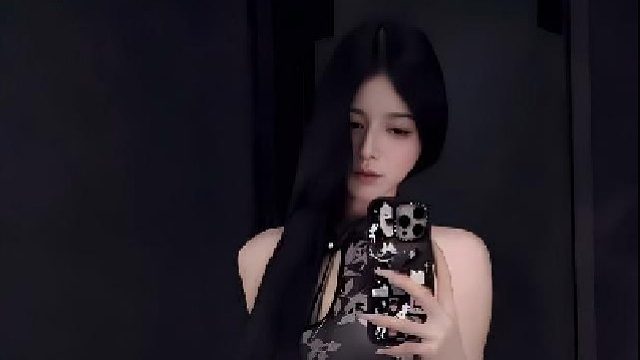 乖得像只貓，卻藏著鈎子