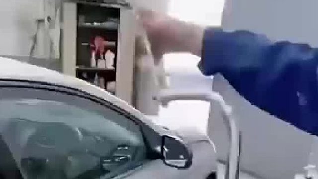 修车工用工具调教车门框 车门关上就十分吻合了