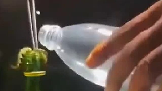 大哥学习泡酒 这酒怎么感觉有点不太对劲 网友：替未来的大哥捏把汗