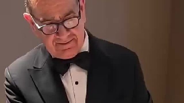 顶级服务员如何表演“徒手”剥橘子，这简直是艺术！