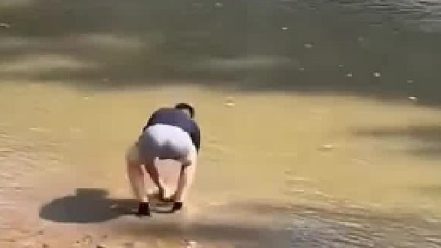 男人至死都少年。看到鱼就精神亢奋