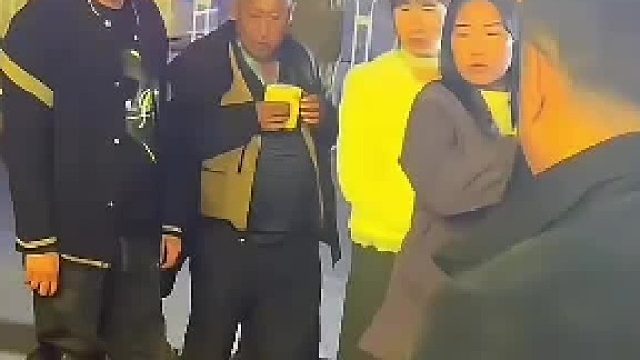 德牧：大小姐你给我撒开  我特么掏它