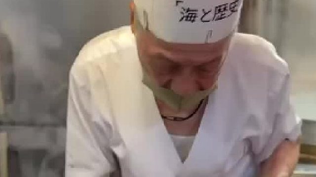 日本70多岁的老人依然在忙碌！