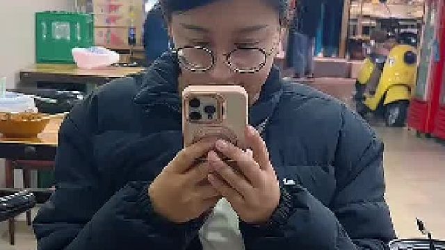她可能喜欢吃鸡爪子，你为什么没给她点呢？