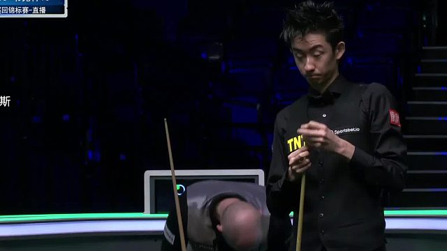吴宜泽遭遇8连鞭落败，发泄情绪大力解球