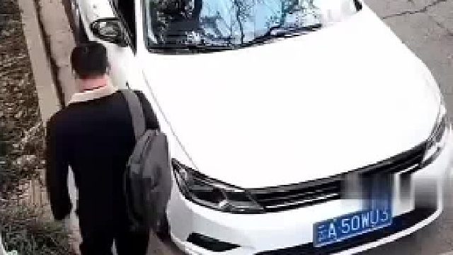 ETC的卡不用的时候就拔下来吧，据说这个周围的人有中招的。