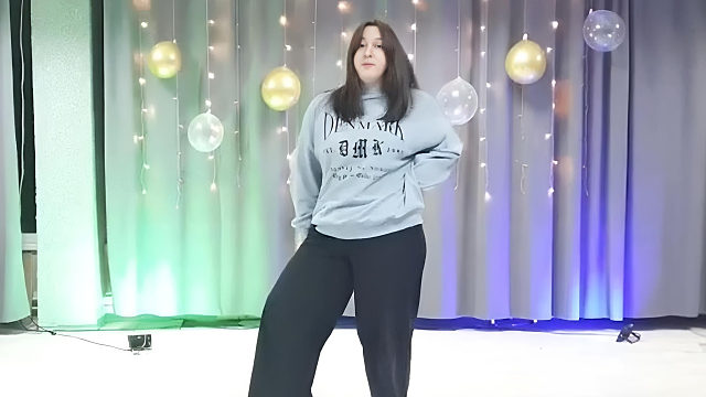 俄罗斯姑娘才艺表演24.01.25_海军(嘎贾)02