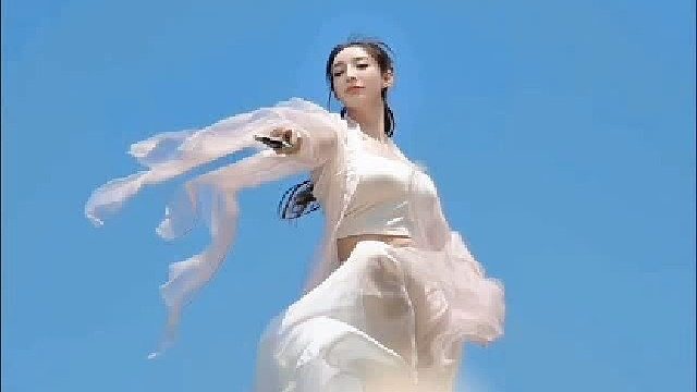 風起雲湧處，我執創而立，不為爭雄，只為心中那片自由的天空