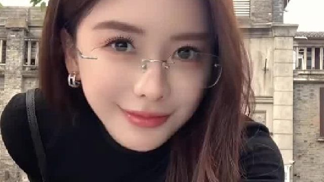 和妈妈相差12cm穿同一件衣服是什么感觉？