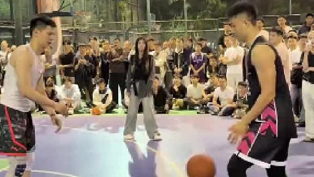 经典的对脚犯规案例！