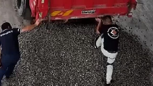 怎么突然就起斗了