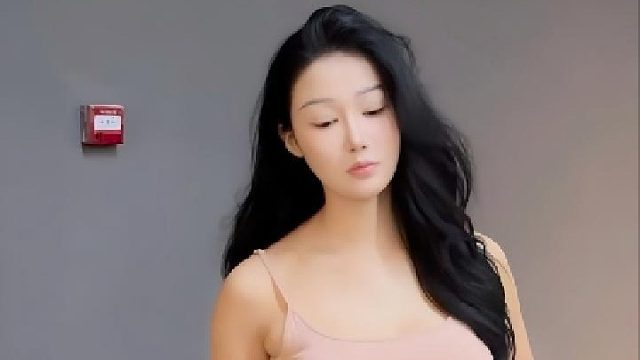 别盯着看，我会让你沦陷