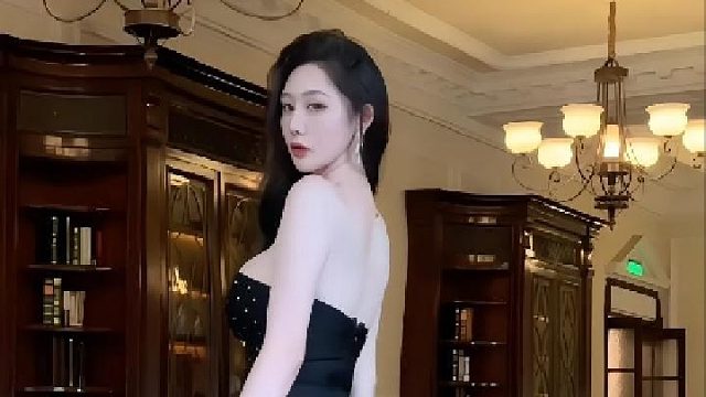 见过太多热闹，所以偏爱克制的心动