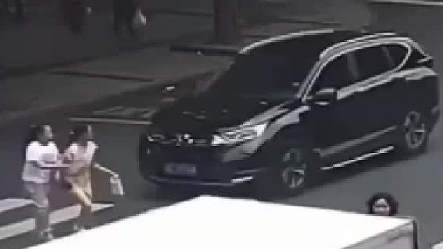 一个车都不够陪的