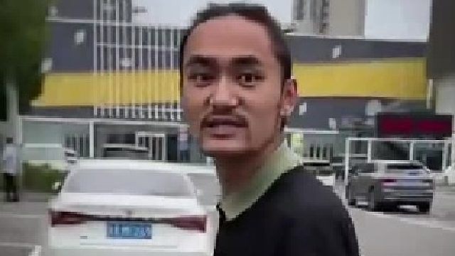最后跪下说了啥？义父吗？