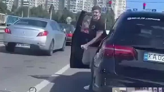 这个员工有多么爱他的企业啊