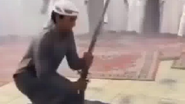 中东版“跳枪”名场面！这操作比电影还离谱 这才是真正的“空中火力压制”！