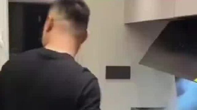 自家厨房烧烤，以为抽油烟机能散烟，结果万万没想到！