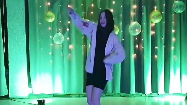 俄罗斯姑娘才艺表演24.01.27_女神00