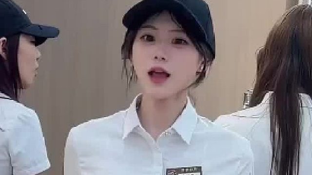 这女的娶回家肯定很有趣