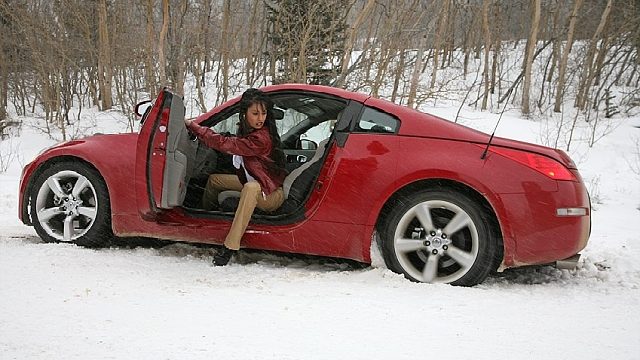 雪山路段陷车的司机小姐姐