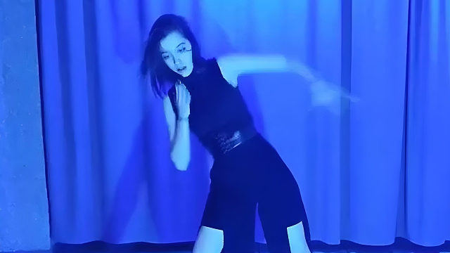 俄罗斯姑娘才艺表演24.01.28_女神02