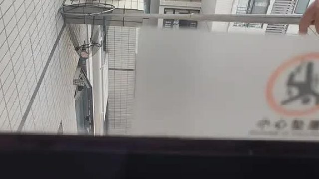 开始准备把猫咪救回来了，家里找了一个网。