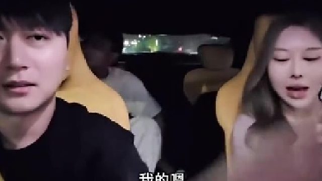 把咖啡拿稳喔