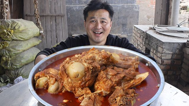 80元买了13斤大骨头，做个酱香大骨头，酱香浓郁，啃的过瘾