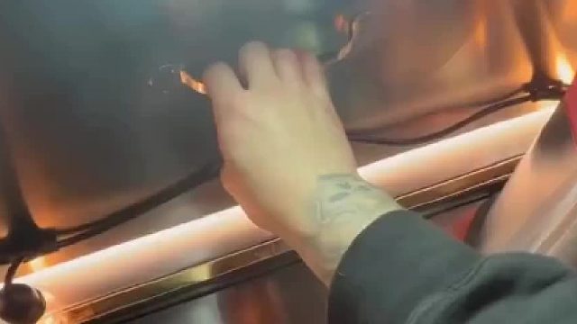 美国小伙的汉堡餐车 第一位顾客搞砸了
