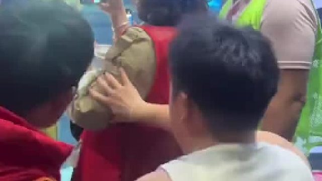 大哥把美人鱼都吓跑了。。。