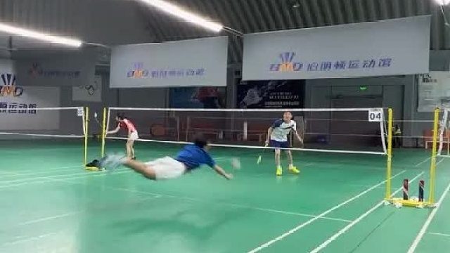 羽毛球场地怎么这么大