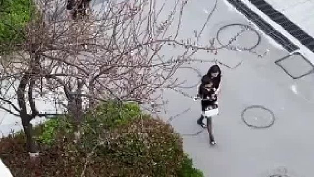 女子的闺蜜和老公带儿子出去玩，老公回来时非常开心