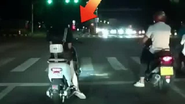 你把别人碰了，还没事